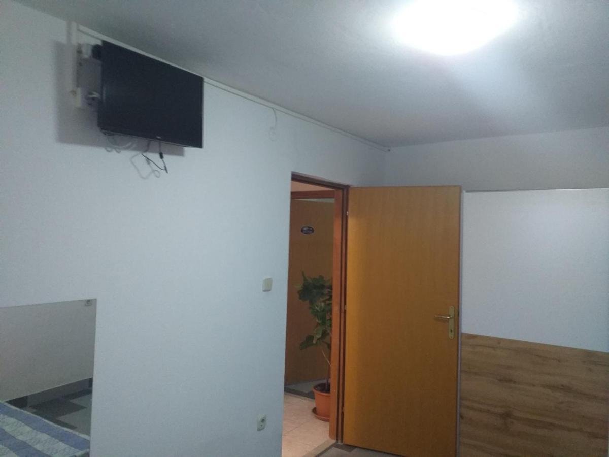Apartmani Branka Rtina Buitenkant foto